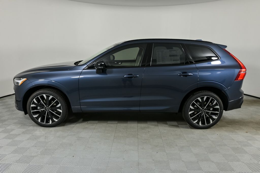 2026 Volvo XC60 B5 photo 2