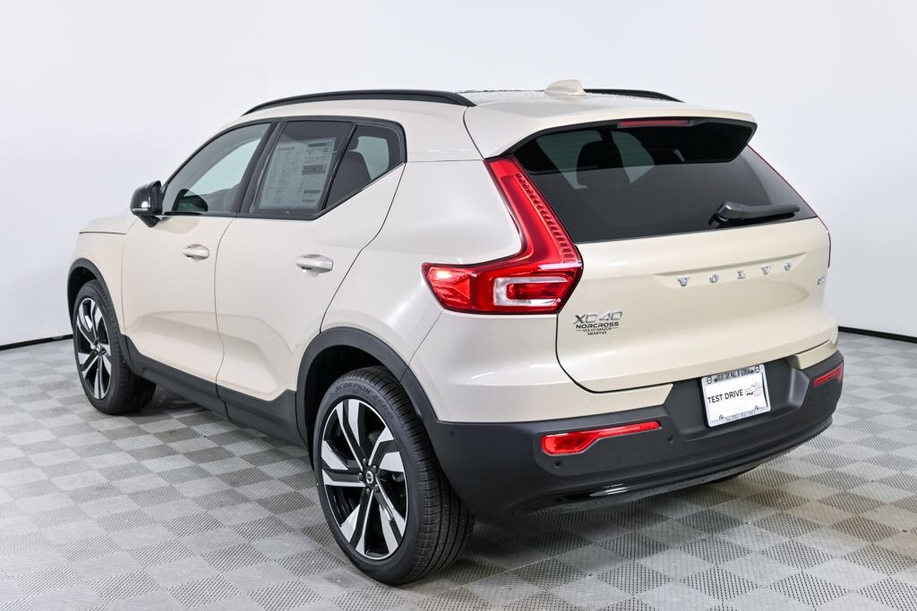 New 2026 Volvo XC40 B4 Plus SUV