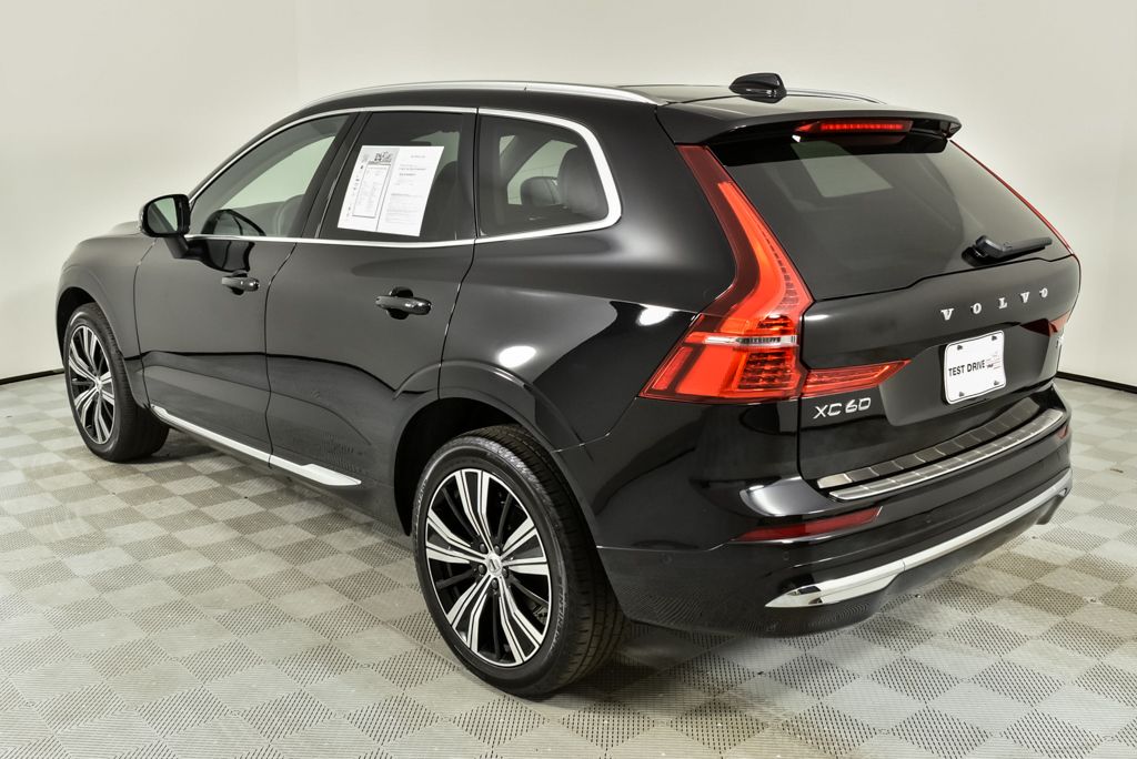 2023 Volvo XC60 B5 Plus photo 3