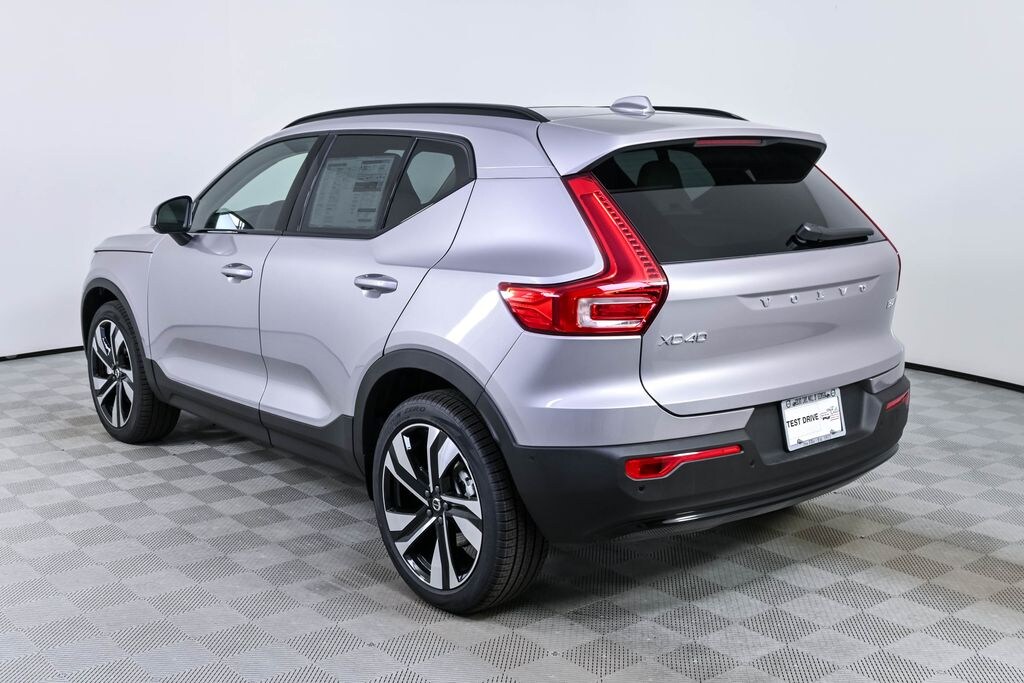 New 2026 Volvo XC40 B5 Ultra SUV