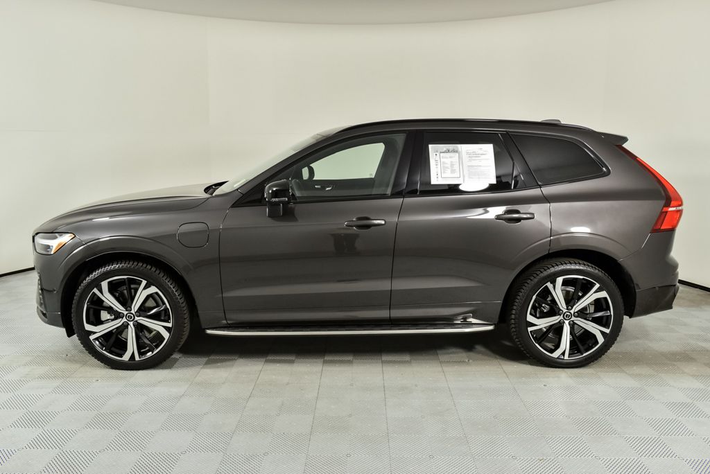 2024 Volvo XC60 Hybrid T8 Ultimate photo 2