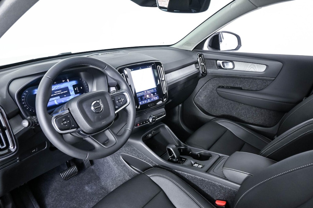 New 2026 Volvo XC40 B5 Core SUV