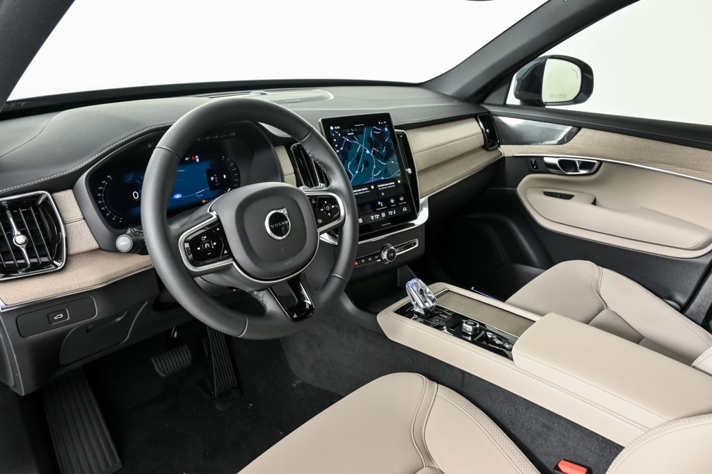 2026 Volvo XC90 Plus photo 4