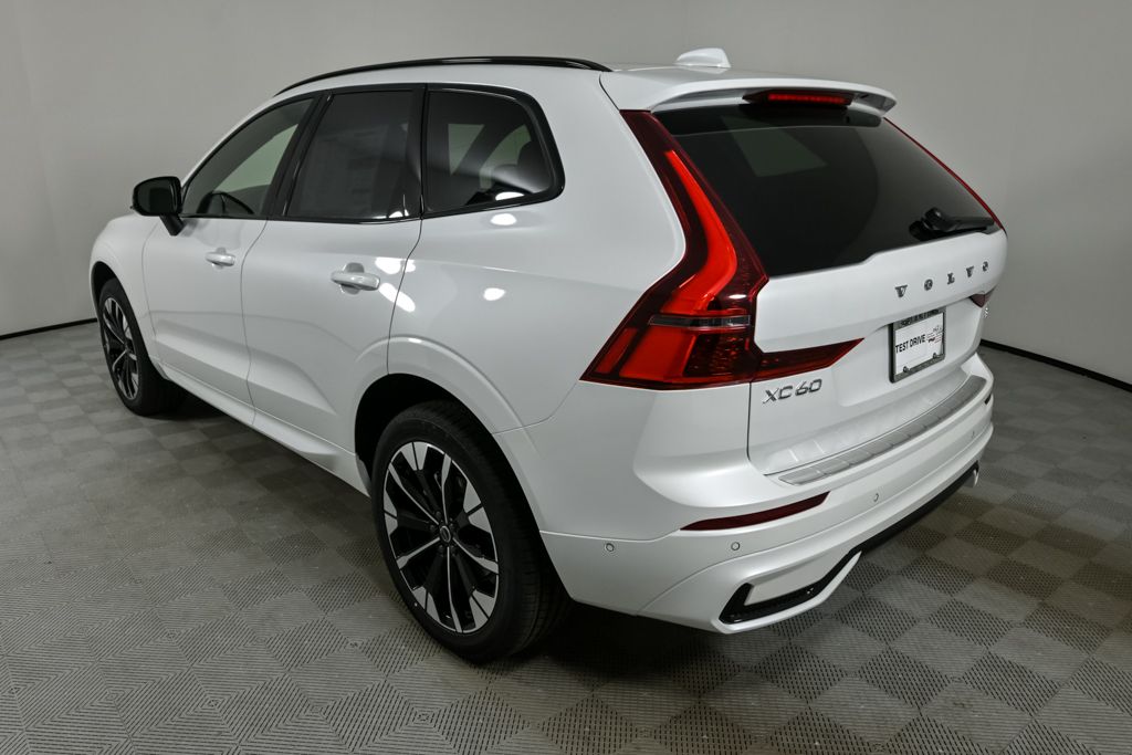 2026 Volvo XC60 B5 Plus photo 3