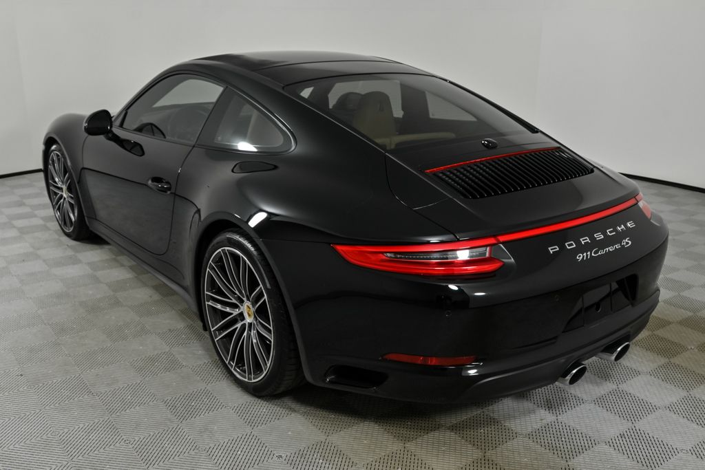 2017 Porsche 911 Coupe photo 3