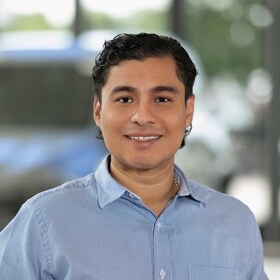 Staff member Erick Nunez from ID_5c7986