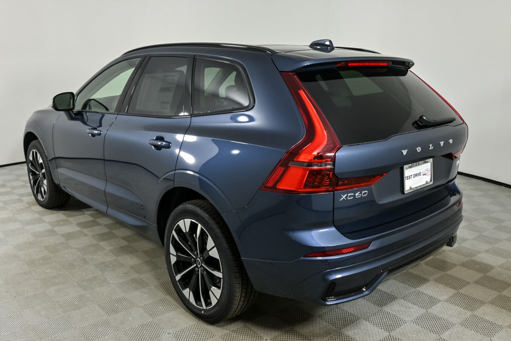 2026 Volvo XC60 B5 photo 3