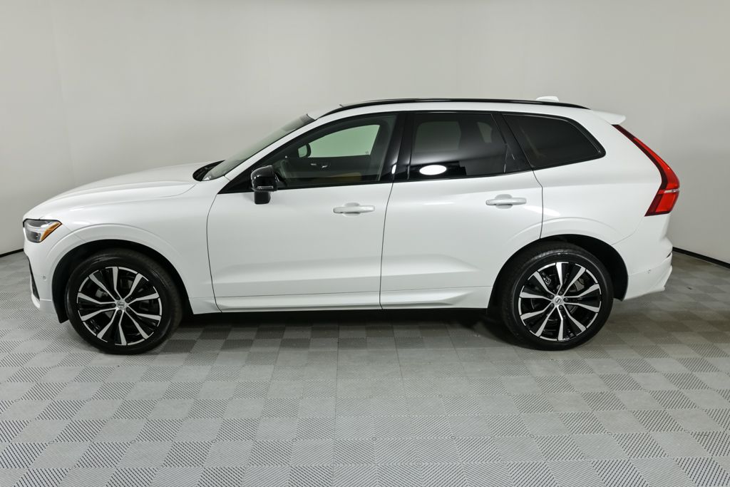 2023 Volvo XC60 B5 Ultimate photo 2