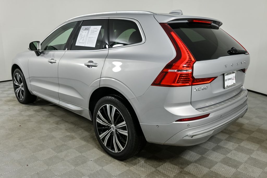2023 Volvo XC60 B5 Plus photo 3