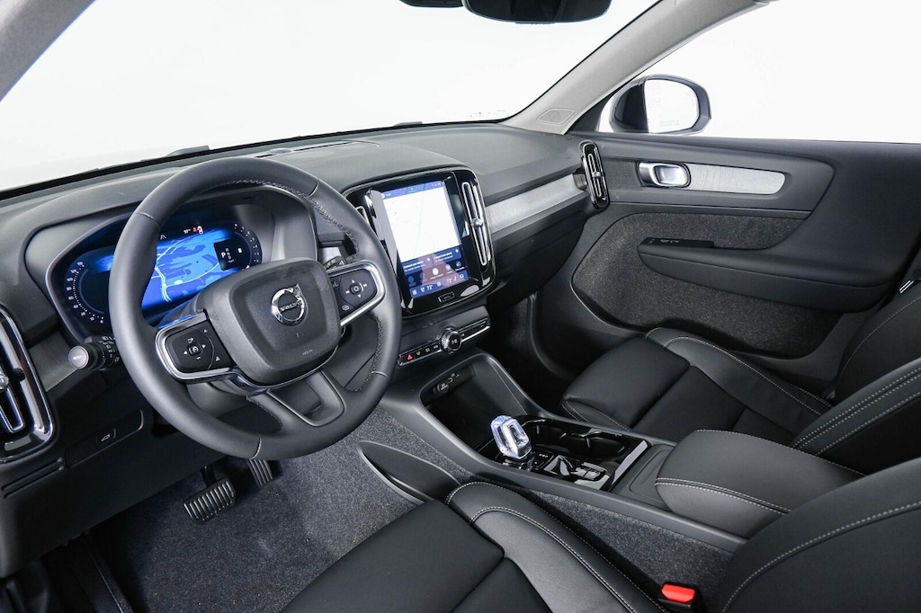 New 2026 Volvo XC40 B5 Plus SUV