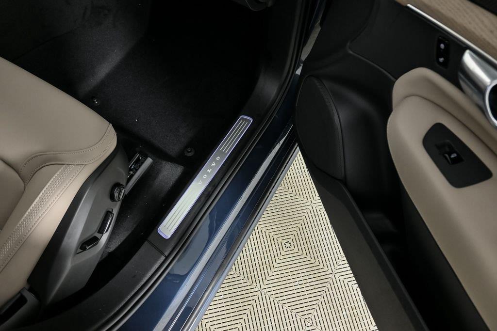 2026 Volvo XC90 Plus - Photo 27