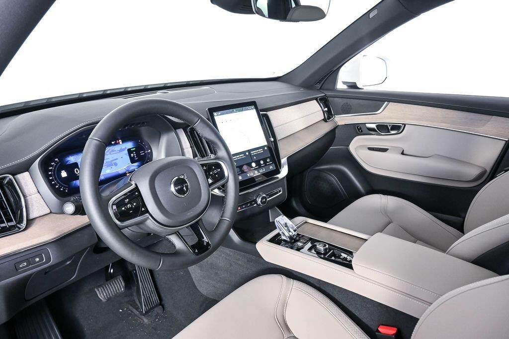 New 2026 Volvo XC90 plug-in hybrid T8 Core SUV