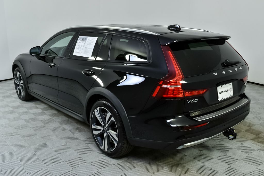 2024 Volvo V60 Cross Country B5 Plus photo 3