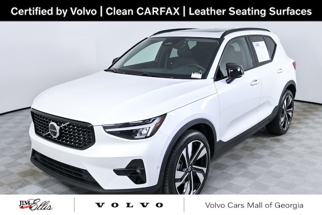 2025 Volvo XC40 B5 Plus Dark Theme SUV