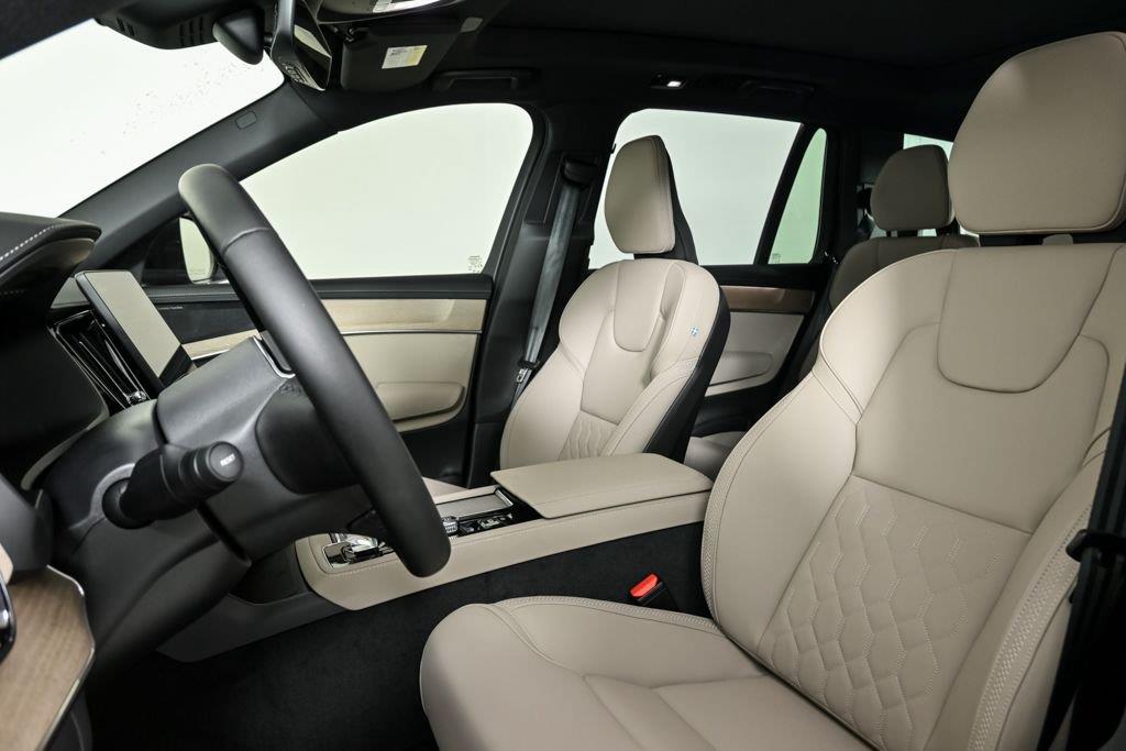 2026 Volvo XC90 Plus - Photo 7