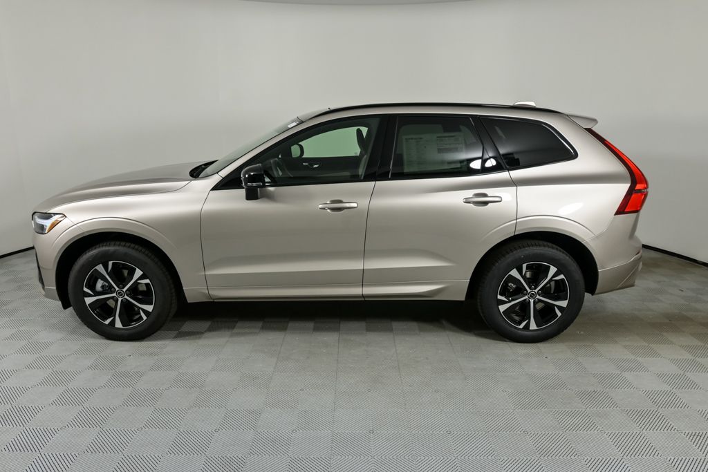 2026 Volvo XC60 B5 Core photo 2