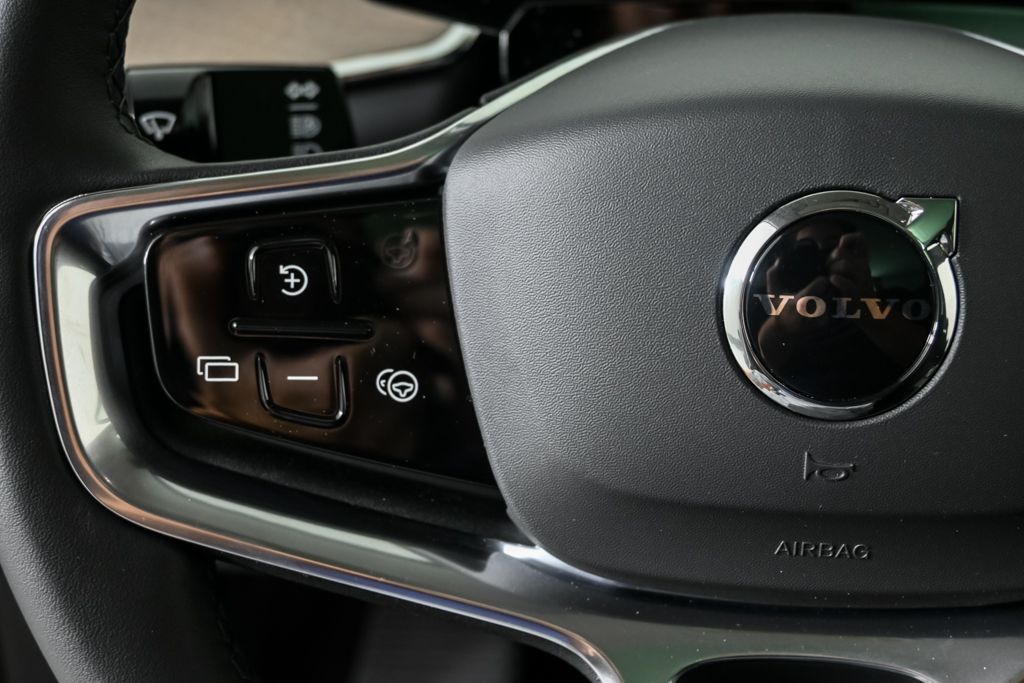 2025 Volvo EX90 Plus - Photo 10