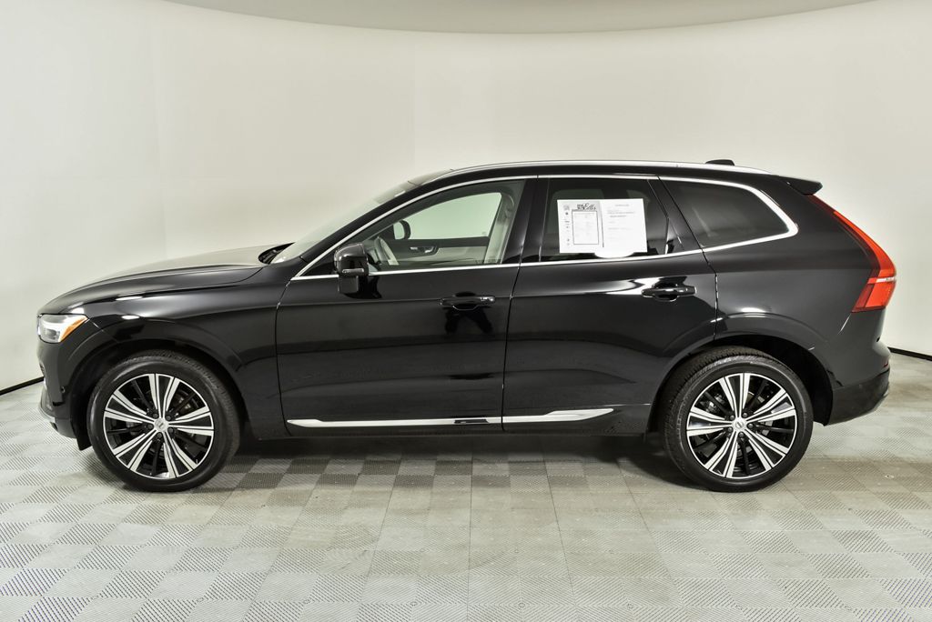 2023 Volvo XC60 B5 Plus photo 2