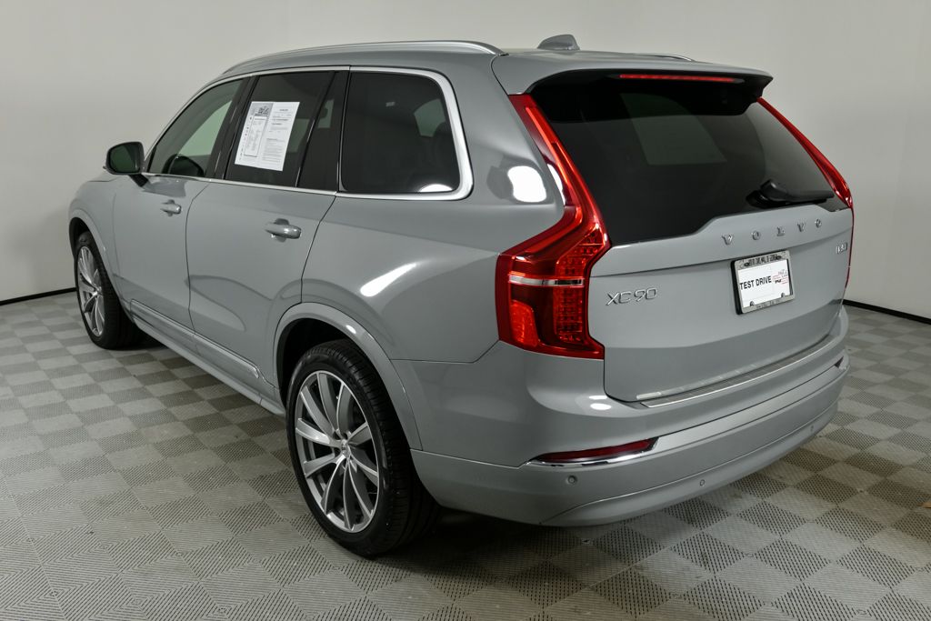2025 Volvo XC90 B5 Core photo 3