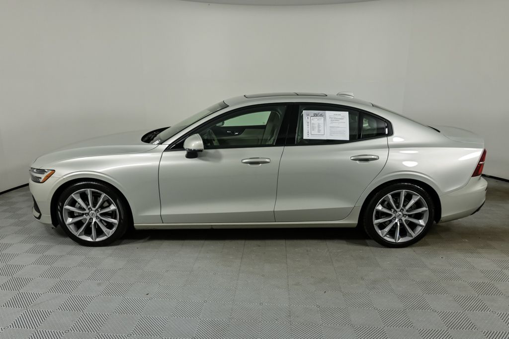 2019 Volvo S60 T5 Momentum photo 2