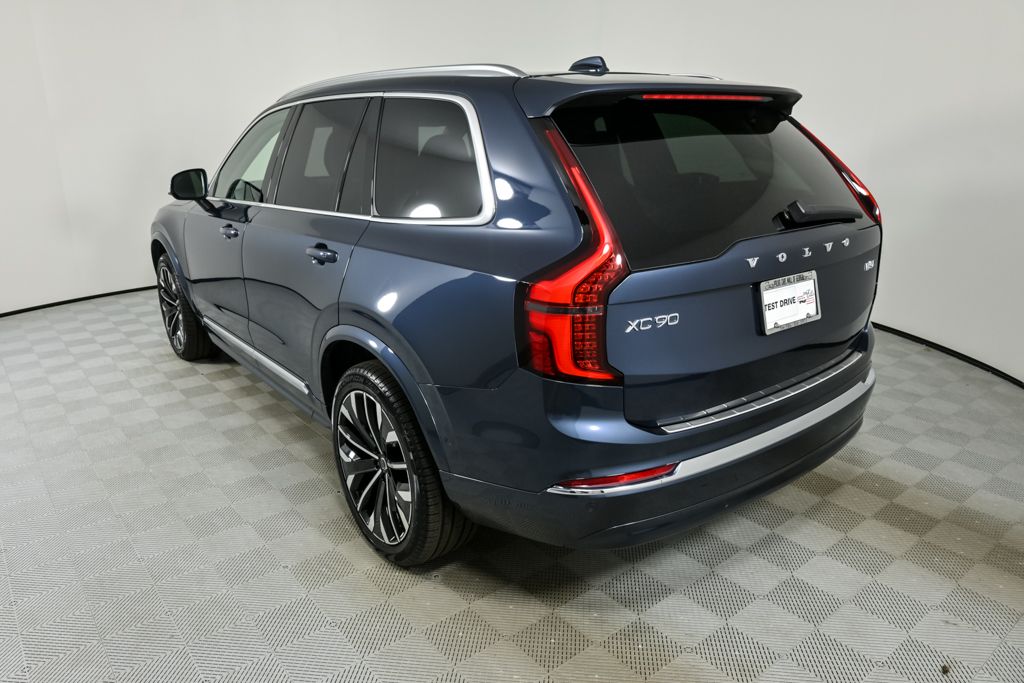 2025 Volvo XC90 B5 Plus photo 2