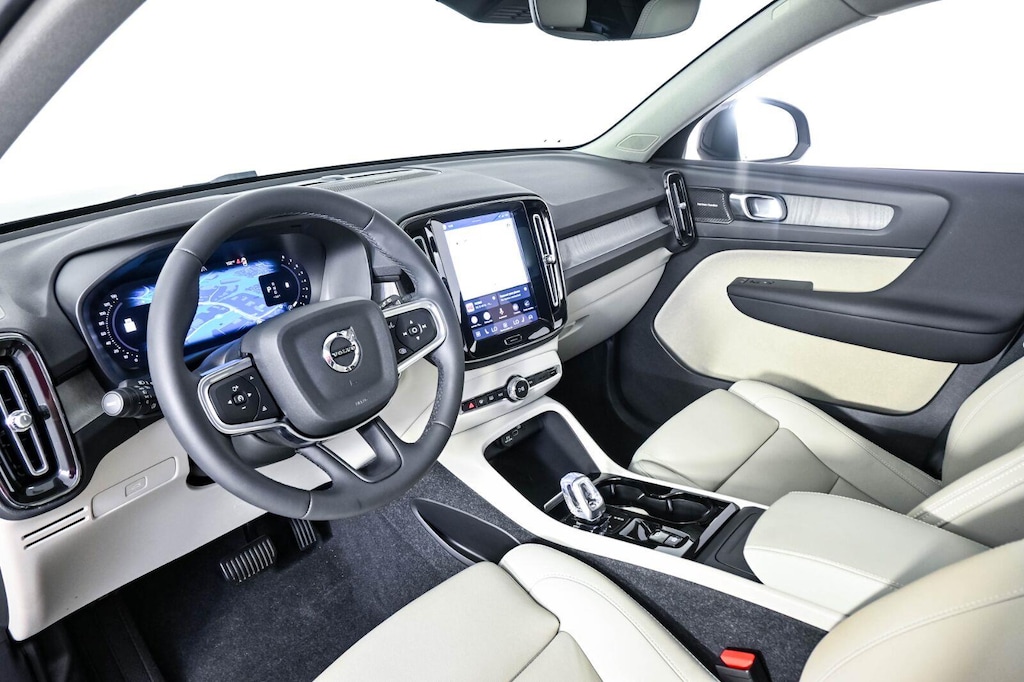 Certified 2024 Volvo XC40 B5 Ultimate Dark SUV