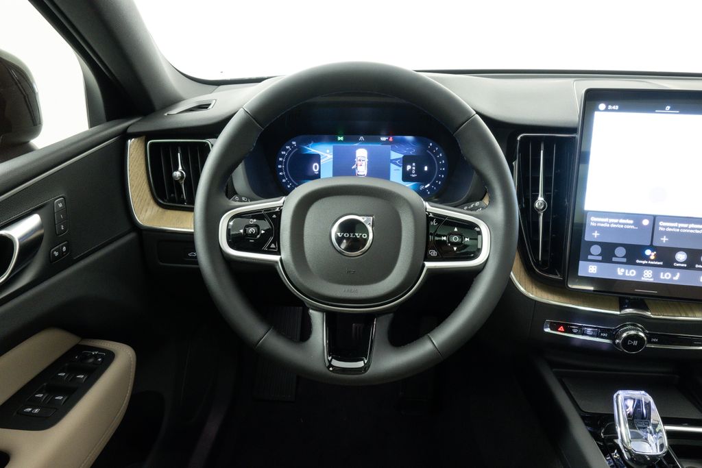 2026 Volvo XC60 B5 Core photo 3