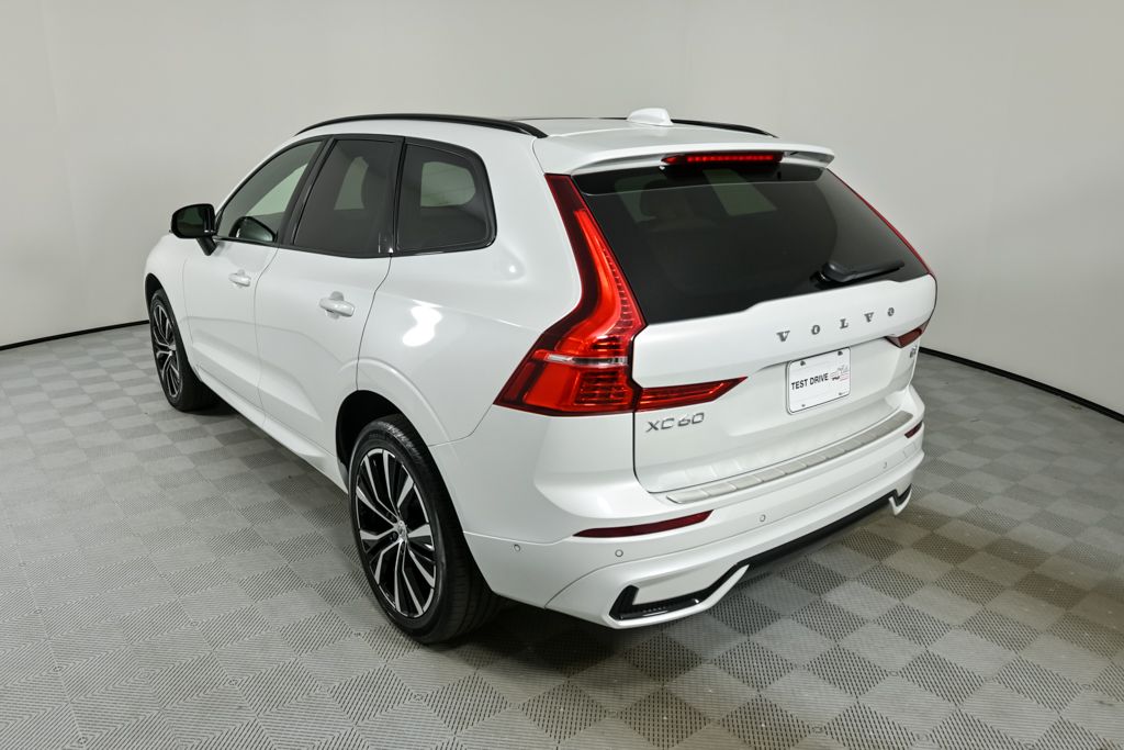 2023 Volvo XC60 B5 Ultimate photo 3