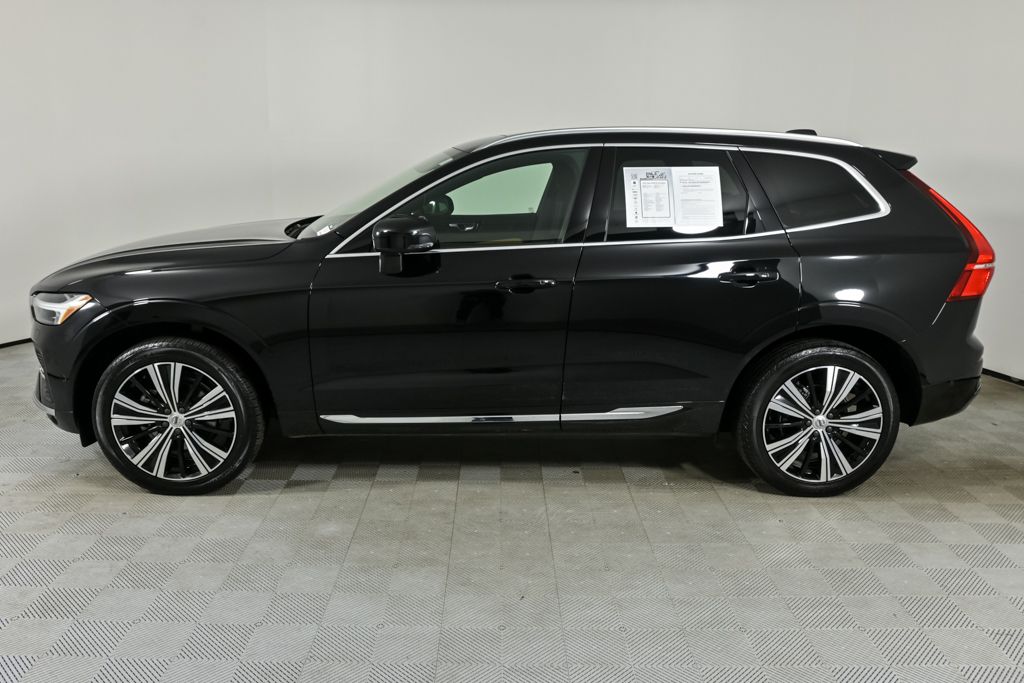 2022 Volvo XC60 B5 Inscription photo 2