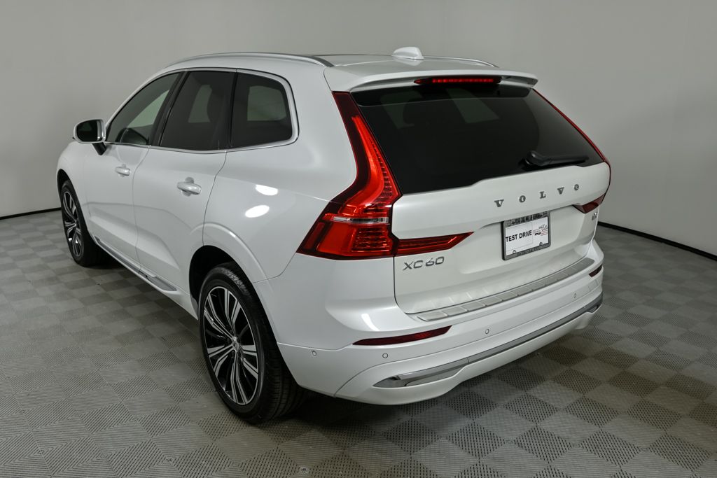 2022 Volvo XC60 B5 Inscription photo 3