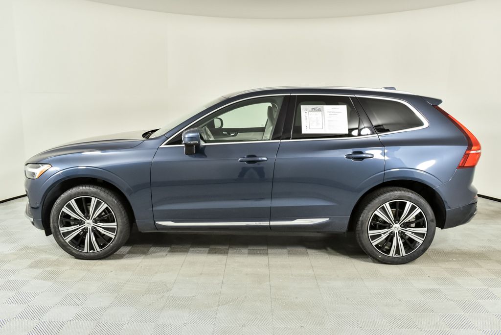 2023 Volvo XC60 B5 Plus photo 2