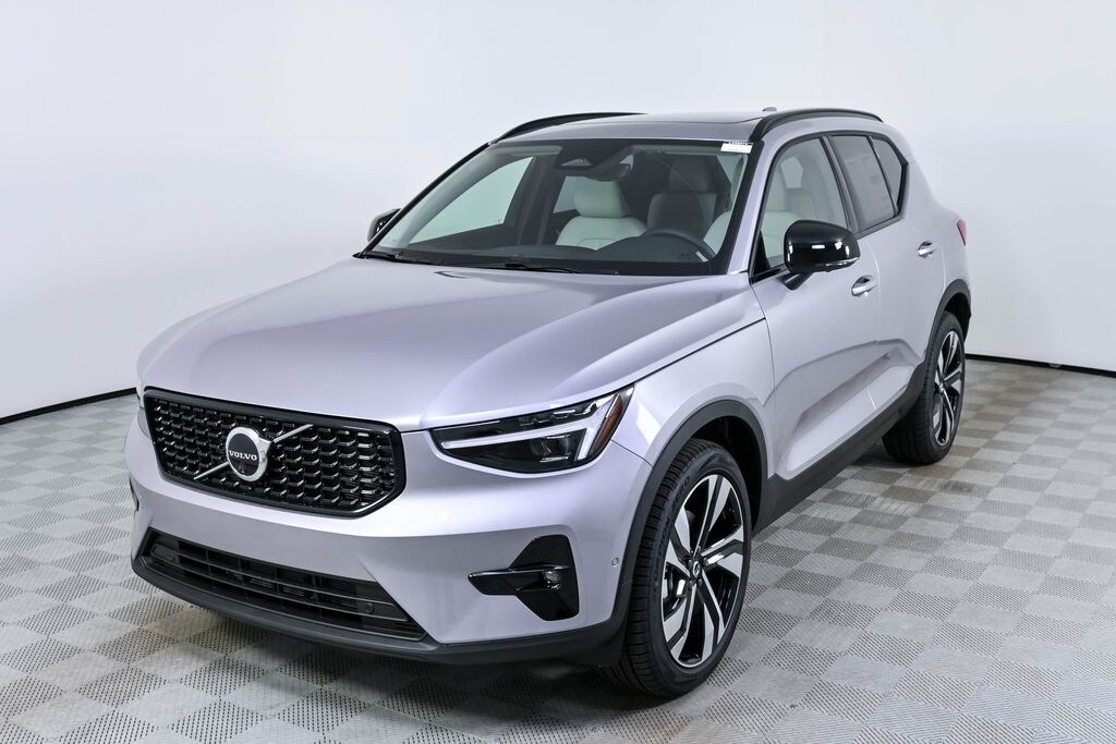 New 2026 Volvo XC40 B5 Ultra SUV