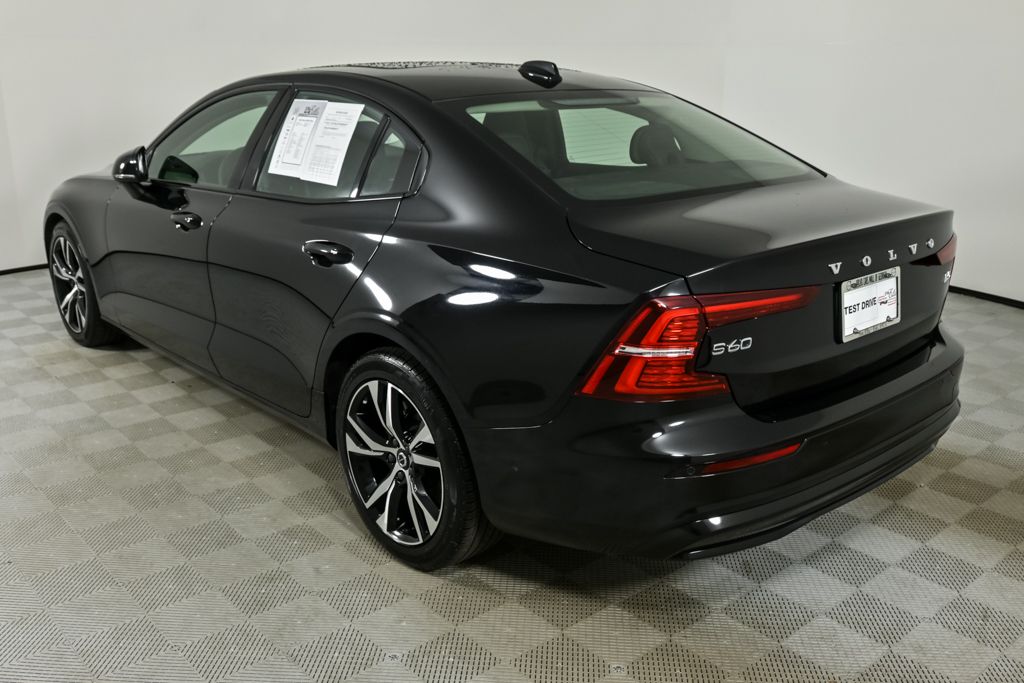 2025 Volvo S60 B5 Plus photo 3