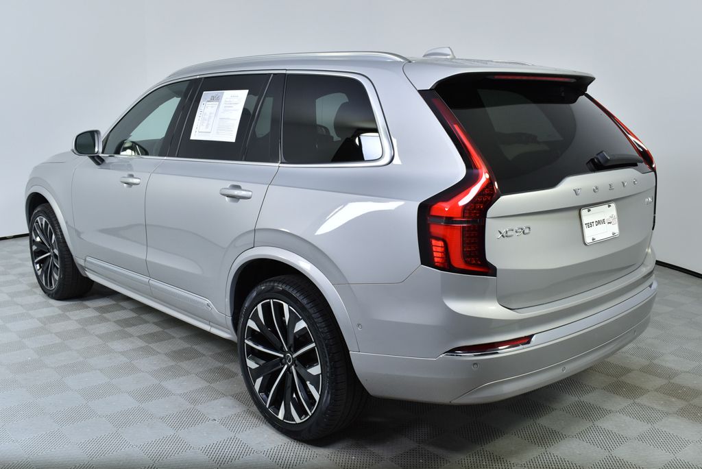 2025 Volvo XC90 B5 Plus photo 3