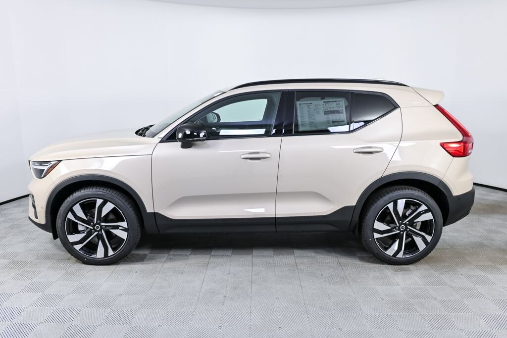 New 2026 Volvo XC40 B4 Plus SUV