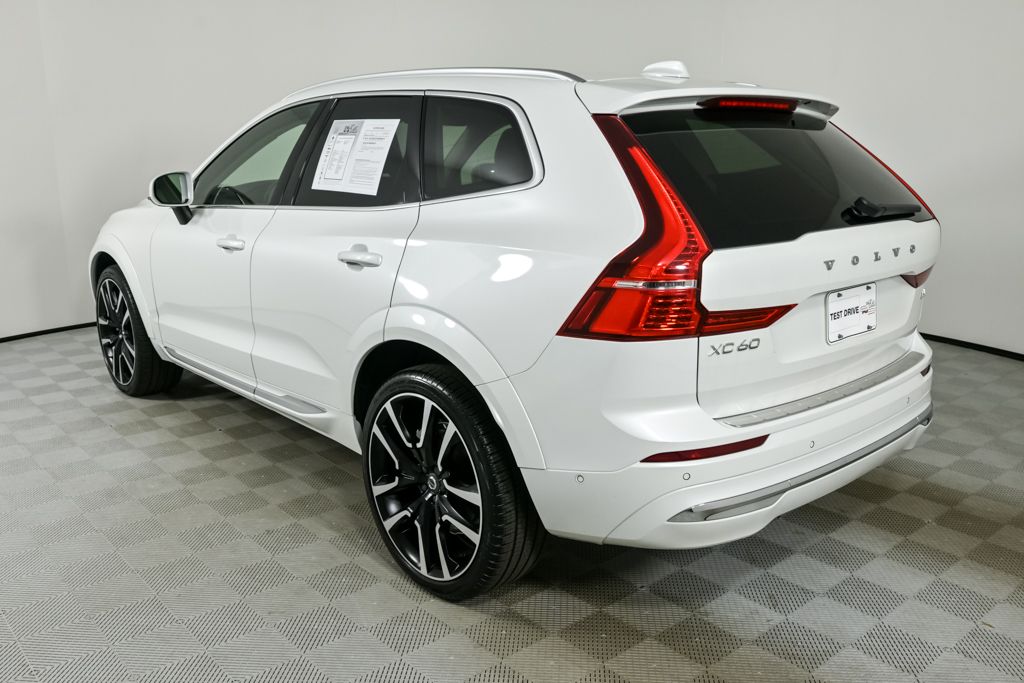 2023 Volvo XC60 B5 Ultimate photo 3