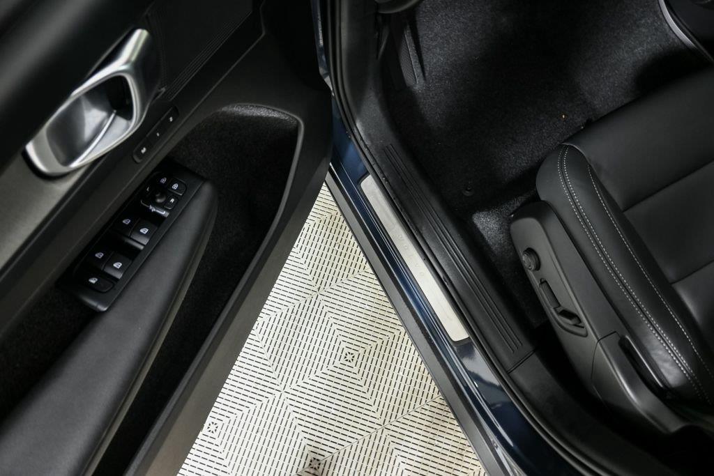 2026 Volvo XC40 Core - Photo 9