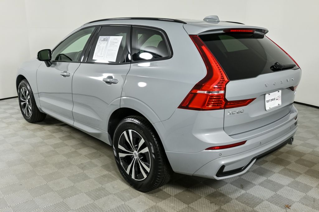 2025 Volvo XC60 B5 Core photo 3