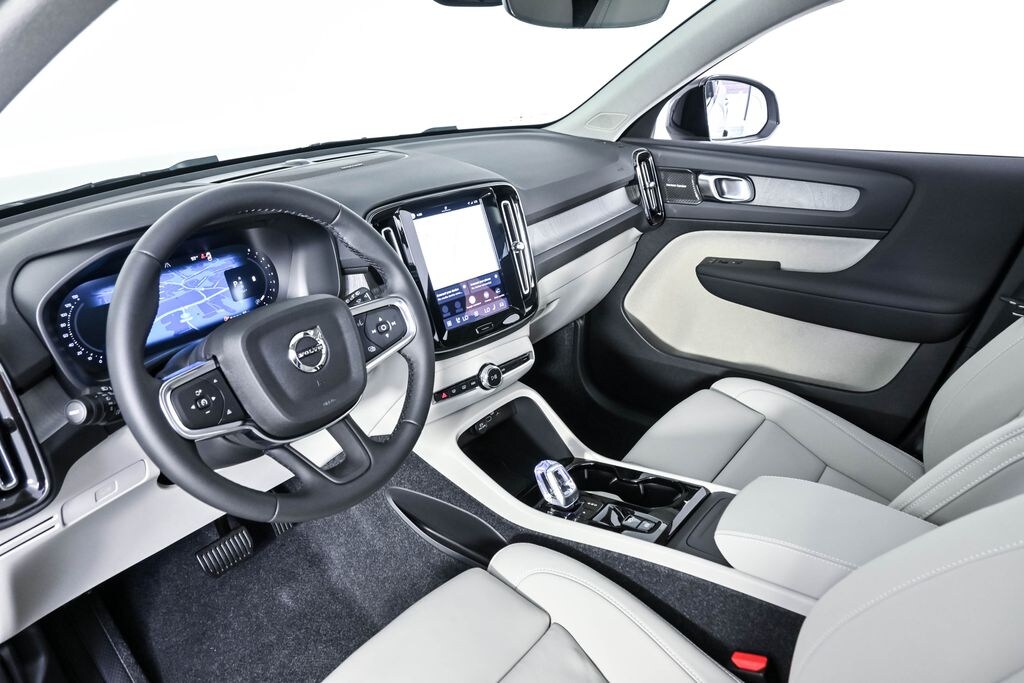 New 2026 Volvo XC40 B5 Ultra SUV