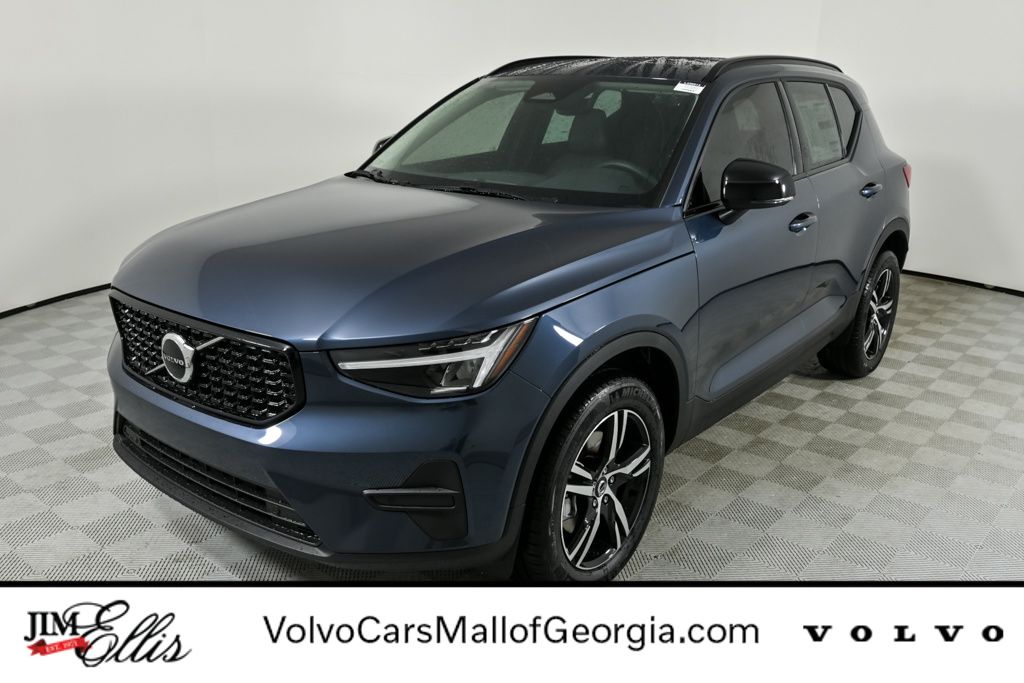 2026 Volvo XC40 Core's photo