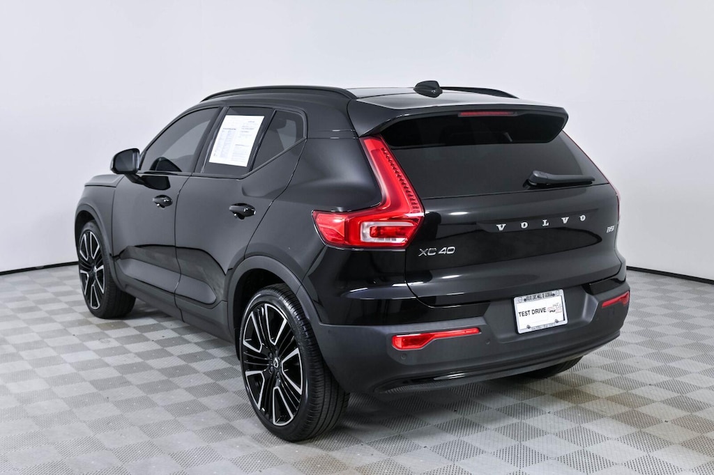 Certified 2024 Volvo XC40 B5 Ultimate Dark SUV
