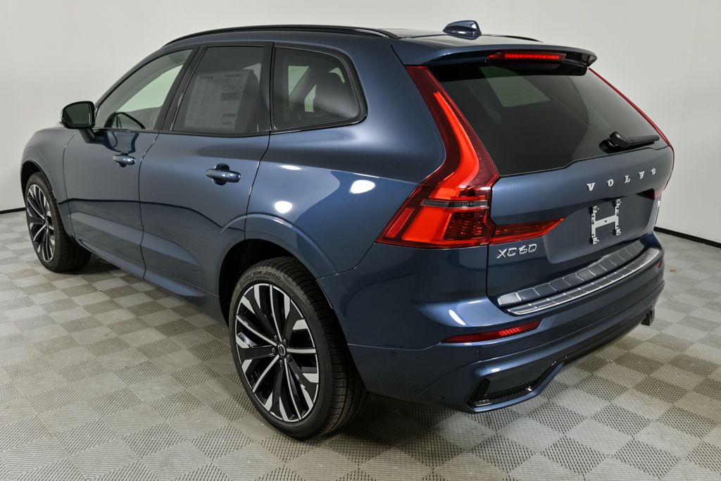 2026 Volvo XC60 B5 photo 3