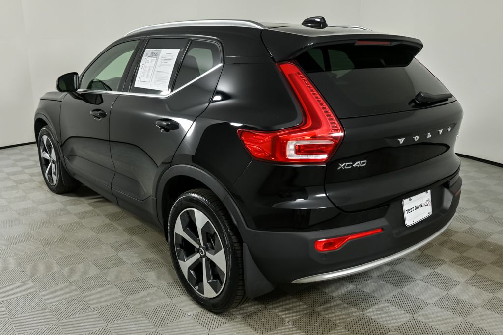 2024 Volvo XC40 Plus photo 3