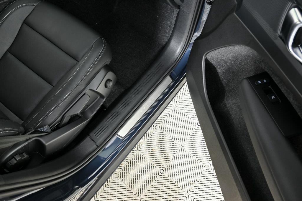 2026 Volvo XC40 Core - Photo 25