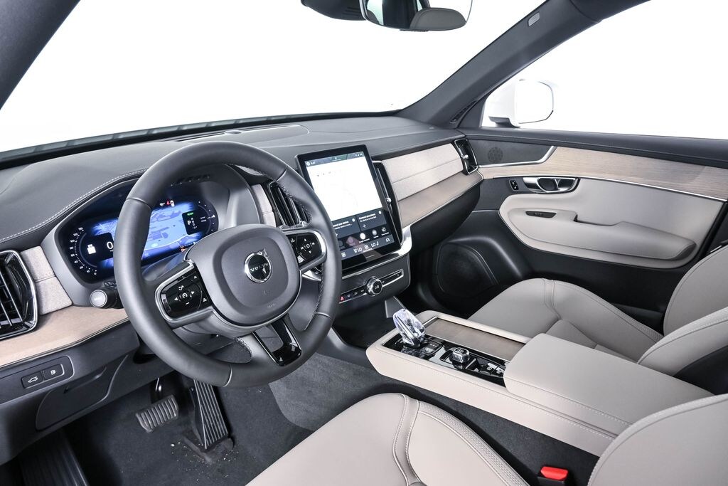 New 2026 Volvo XC90 plug-in hybrid T8 Core SUV