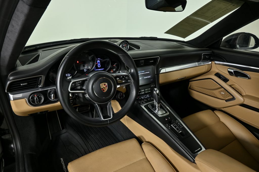 2017 Porsche 911 Coupe photo 4