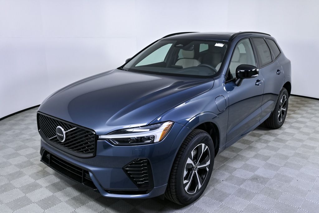 2026 Volvo XC60 T8 Core Dark AWD's photo