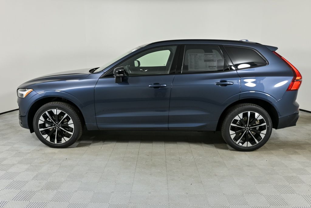 2026 Volvo XC60 B5 Plus photo 2