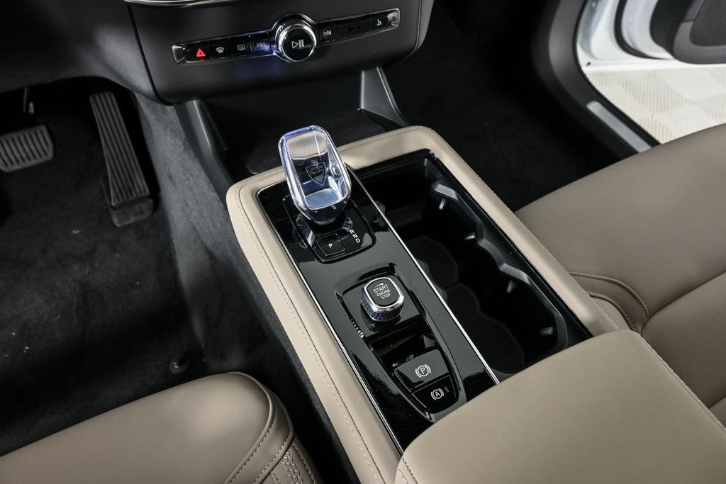 2026 Volvo XC90 Plus - Photo 17