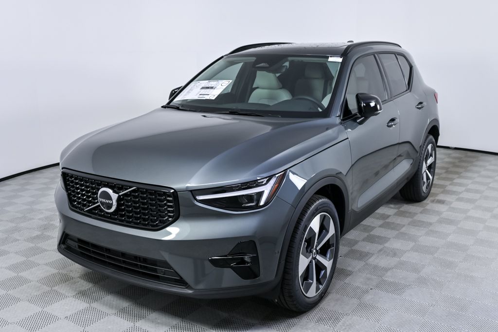 2026 Volvo XC40 B5 Plus Dark AWD's photo